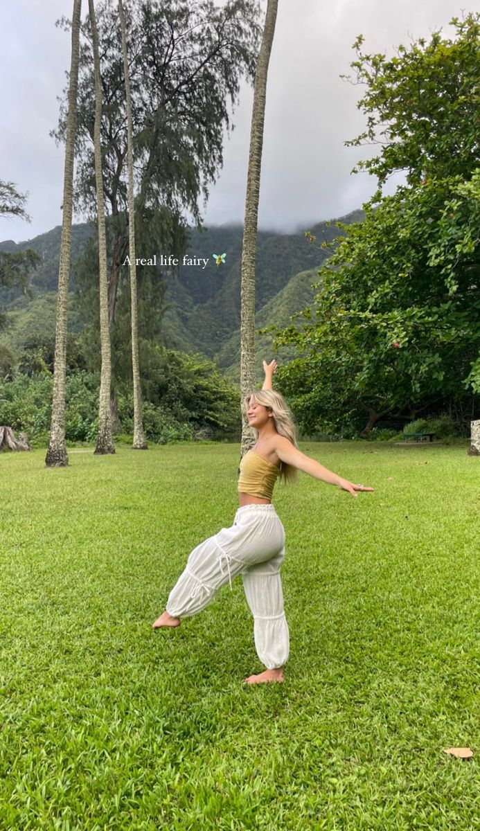 Zipline Outfit Summer, Rarotonga Outfits, Gracie Neilson, Reggae Aesthetic Outfit, Zipline Outfit, Sufer Girl Aesthetic Outfits, Naya Rappaport Yoga, Granola Gorl Summer, Moving To Hawaii