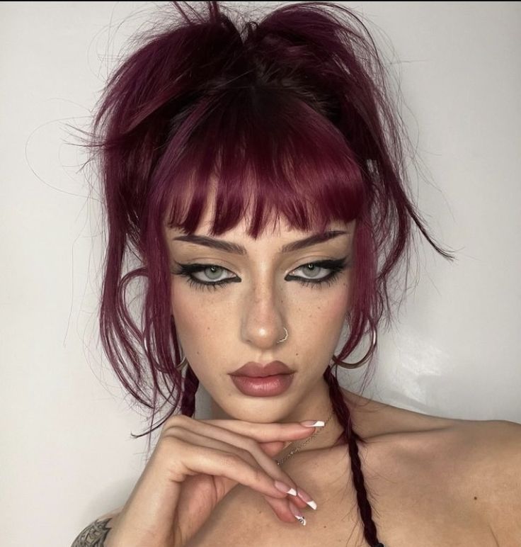 Dark Feminine Aesthetic Hairstyles, Dark Magenta Hair, Y2k Dark Aesthetic, Aesthetic Black Cat, Black Cat Energy, Witch Ideas, Dark Pink Hair, Hair 2025, Cat Energy