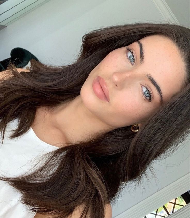 Dark Brown Hair Pale Skin, Brown Hair Blue Eyes Pale Skin, Brunette Hair Pale Skin, Brown Hair Blue Eyes Girl, Brown Hair Pale Skin, Brown Hair And Grey Eyes, Dark Hair Pale Skin, Hair Colors For Blue Eyes, Dark Hair Light Eyes