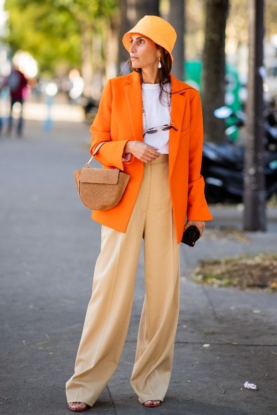 Orange Vest Outfit, Fashion Week Outfit Ideas, Boho Street Style, Street Style 2018, Fashion Week Outfit, Vest Outfit, Orange Outfit, Street Style Edgy, Women Fashion Edgy