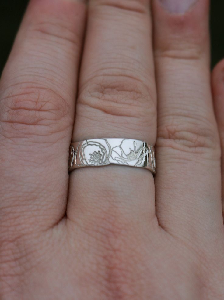 "Copy and paste into your browser, get 15% off ➔ https://bit.ly/VD15OFF Like wildflowers, you must allow yourself to grow in all the places people never thought you would. DETAILS: -Each ring is hand stamped -Ring is 14/20 Gold Filled or Sterling Silver -6mm in thickness You will receive one hand-stamped ring with no enamel filling. **Every item is handmade, this means that each will be unique and may not look EXACTLY like the picture, but it will look very similar ➡ORDER PROBLEMS If there are any problems with your order please contact me, my goal is for you to be happy with your products and I will do what I can to help! ➡BULK ORDERS I gladly make bulk orders! For every bulk order of 15+, there is a special discount. The more you order, the more you save! Message me with what you have in Poppy Ring, Hand Stamped Ring, Stamped Rings, Birthday Gifts For Best Friend, California Poppy, Floral Jewellery, Jewelry For Her, Friend Birthday Gifts, Flower Ring