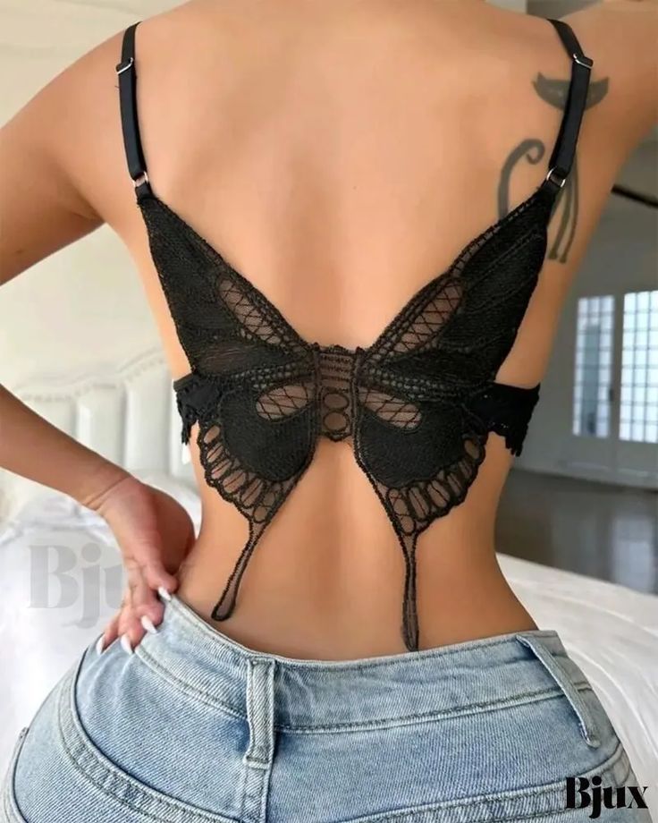 Lingerie Design, Mode Tips, Hot Lingerie, Brittle Nails, Black Lace Bralette, Black Bralette, Butterfly Shape, Lace Fashion, Bustiers