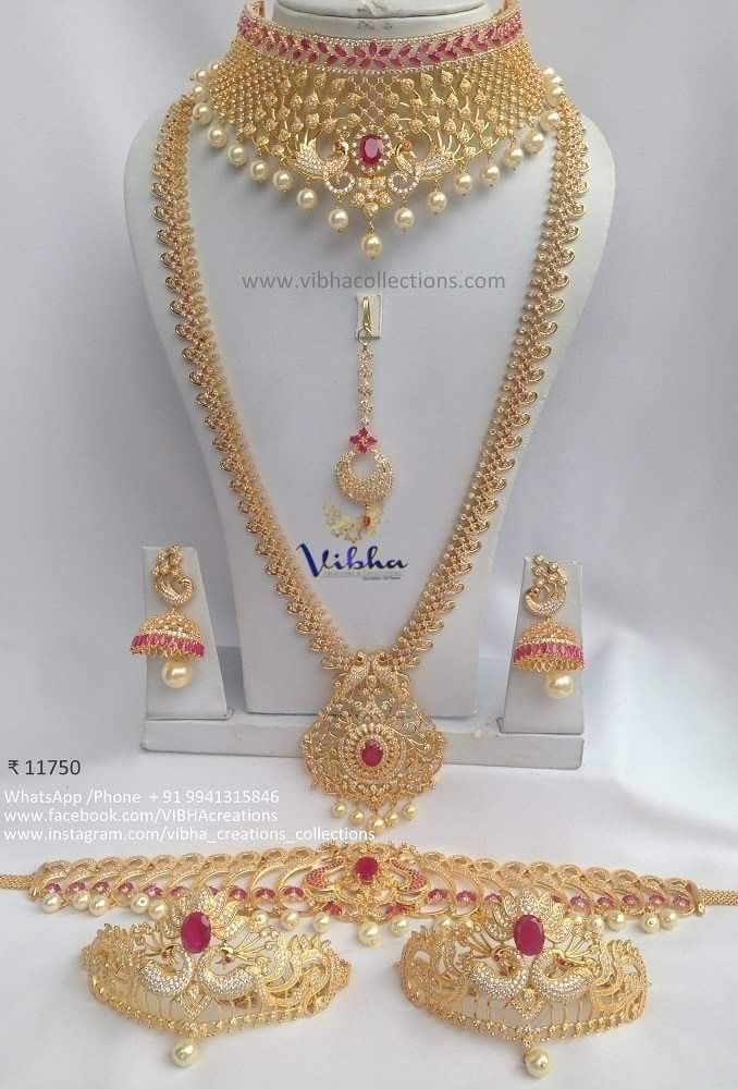 South Indian Jwellary Set Gold, One Gram Gold Jewellery, Indian Brides Jewelry, Bridal Jewelry Sets Brides, Wedding Jewelery, Indian Wedding Jewelry Sets, Indian Bridal Jewelry Sets, Antique Jewellery Designs, Jewelry Set Design