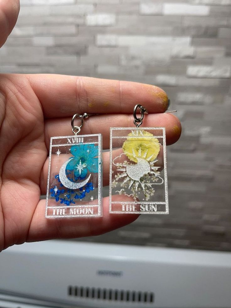 Tarot Card Earrings, Outfit Accessories Ideas Jewelry, Tarot Earrings, Sun Outfits, Moon Outfit, Sun And Moon Earrings, The Moon And The Sun, Picture Earrings, Card Earrings