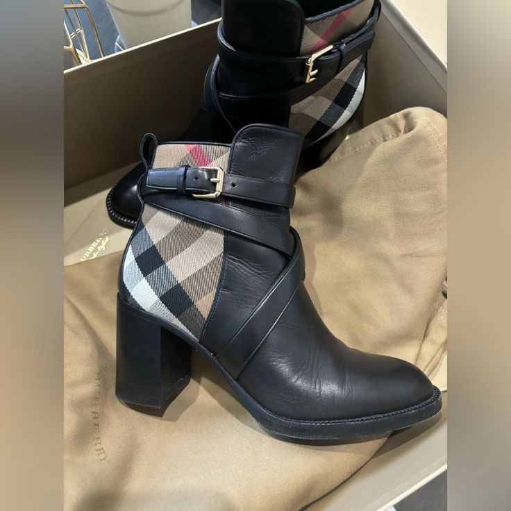 Burberry Boots In Size 7 Only Worn A Few Times Still In Pretty Good Condition Comes With Box And Everything Burberry Boots, Burberry Shoes, Pretty Good, Shoes Heels Boots, Shoes Women Heels, Limited Time, Burberry, Shoes Heels, Size 7