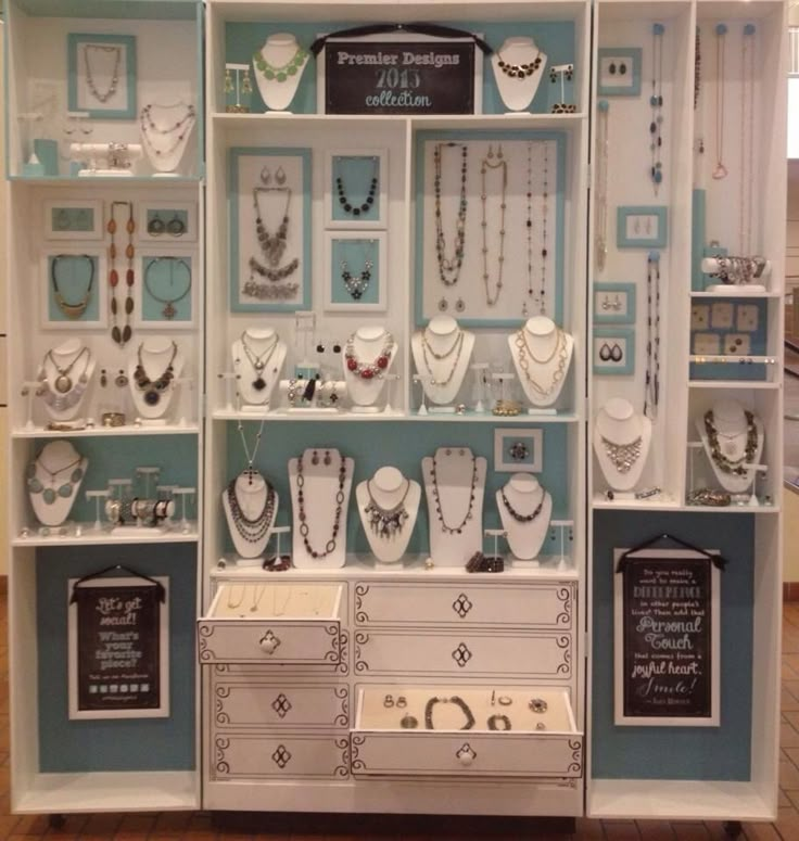 a display case filled with lots of jewelry