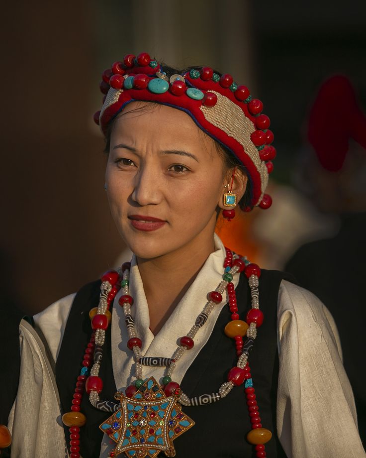 https://flic.kr/p/2hhh6RR | Beautiful Tibetan woman with traditional jewelry. Tibet Jewelry, Tibetan Woman, Jewelry Portrait, Tibetan Clothing, Culture Clothing, Tibetan Jewelry, Asian Jewelry, History Fashion, Kathmandu Nepal