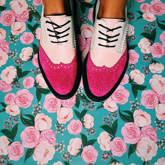 Pointed Flats Shoes, Oxford Brogues, Heart Shoes, Paris Mode, Chic Shoes, Crazy Shoes, Rubber Heels, Handmade Shoes, Beautiful Shoes