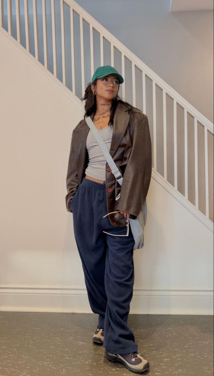 #outfits #inspo #fallfashion #fall #clothing #comfystyle #casualstyle #casualoutfit #comfyclothes #comfyoutfit Gender Fluid Style, Gender Neutral Outfits Women, Thrift Clothes Aesthetic, Androgynous Fashion Women, Mixed Aesthetic, Elvis Style, Neutral Outfit Aesthetic, Outfits Asian, Granola Outfits