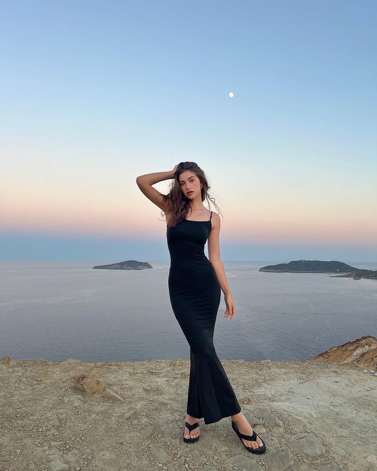 Aesthetic Clothes Amazon, Helen Pk, Inspo Instagram Pictures, Black Bodycon Dress Outfit, Beach Dress Photoshoot, Black Maxi Dress Outfit, Y2k Aesthetic Clothes, Black Dress Aesthetic, Long Party Dresses