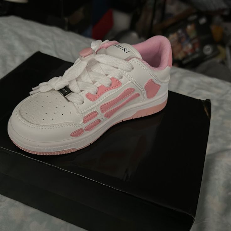 My Baby Can’t Fit Cro3 Shoes, Pink Amiri Sneakers Outfit, Pink Amiri Shoes, Amiri Shoes Outfit Black Women, Desinger Shoes, Bday Shoes, Designer Tennis Shoes, Pink And White Shoes, Shoes For Back To School