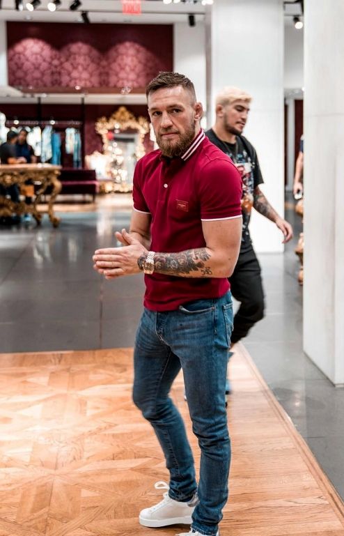 Mc Gregor Fashion, Mcgregor Suits, Conor Mcgregor Style, Mc Gregor, Best Casual Shirts, Polo Shirt Outfits, Leather Jacket Men Style, Look Office, Black Men Fashion Swag