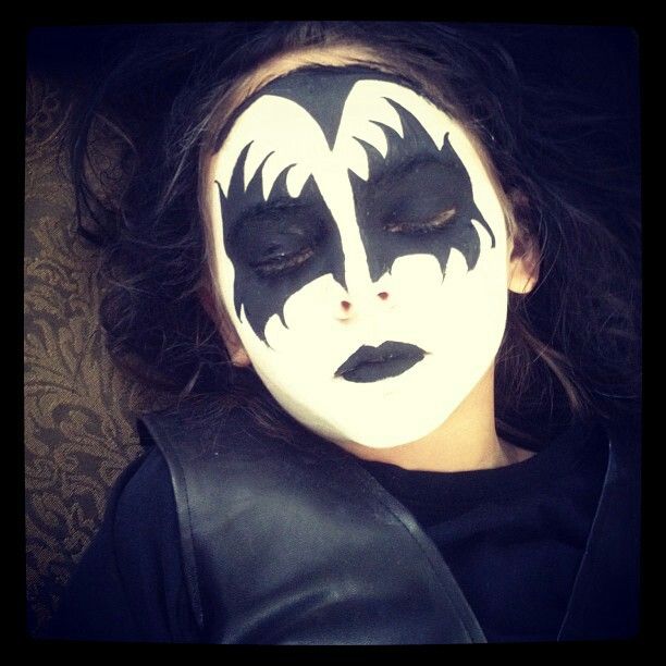 Up close gene Simmons Gene Simmons, Halloween Face, Face Makeup, Halloween Face Makeup, Halloween, Makeup