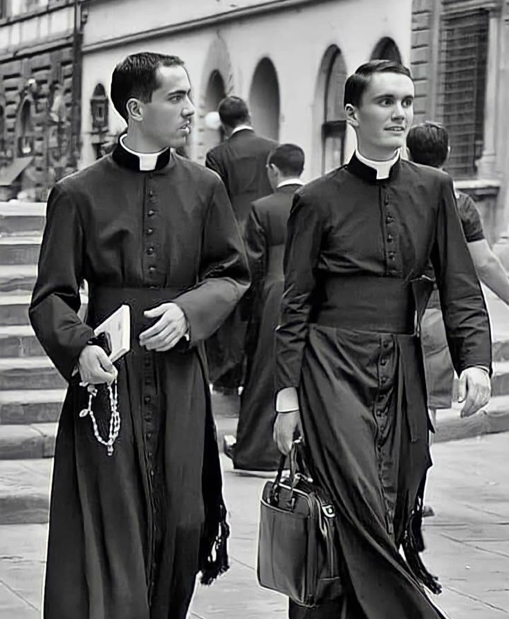 Priest Outfit, Priest Costume, Traditional Catholicism, Ballet Poses, Catholic Images, Catholic Priest, Concept Clothing, Work Study, Human Poses Reference