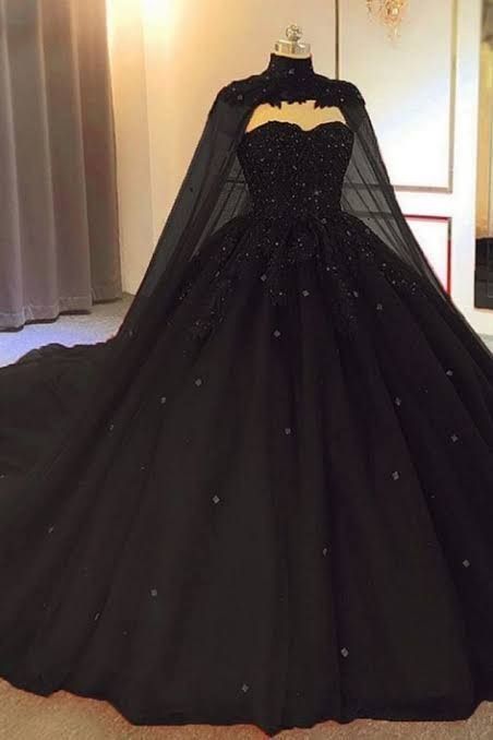 #vestidos Black Quinceanera Dresses, Black Wedding Gowns, Ball Gowns Aesthetic, Ball Gowns Wedding Dress, Quince Dresses Red, Blue Ball Gowns, White Mini Dress Outfit, Sweetheart Prom Dress, Mini Dress Formal