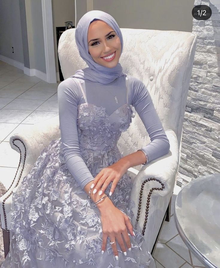 Modest Prom Dresses Muslim, Hijabi Prom, Hijabi Prom Dress, Hijab Prom Dress, Muslim Prom Dress, Eid Outfit Ideas, Simple Prom Dress, Prom Dresses Gowns, Braut Make-up