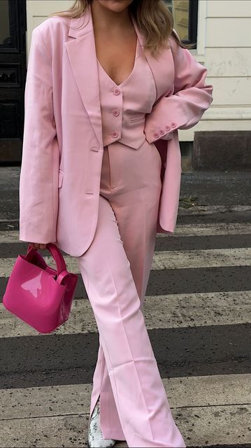 Pink Pant Suit Outfit, Woman Power Suit, Pink Suit Aesthetic, Pink Graduation Outfit, Pink Lawyer Aesthetic, Power Suit Women, Pink Business Aesthetic, Pink Formal Outfit, Pink Suit Women