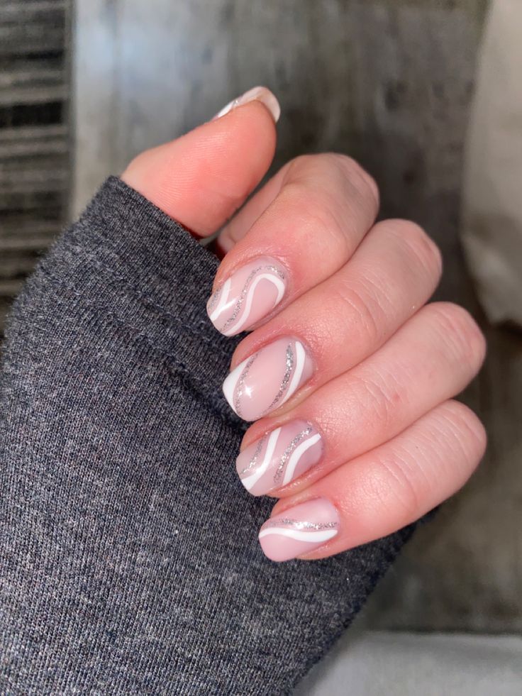 Simple Nail Designs Silver, Silver Nail Ideas For Prom Short, Cute White And Silver Nails, White Silver Swirl Nails, Nails With White And Silver, Acrylic Nails Line Designs, Simple Silver Nail Designs, Simple White And Silver Nails, White And Silver Gel Nails