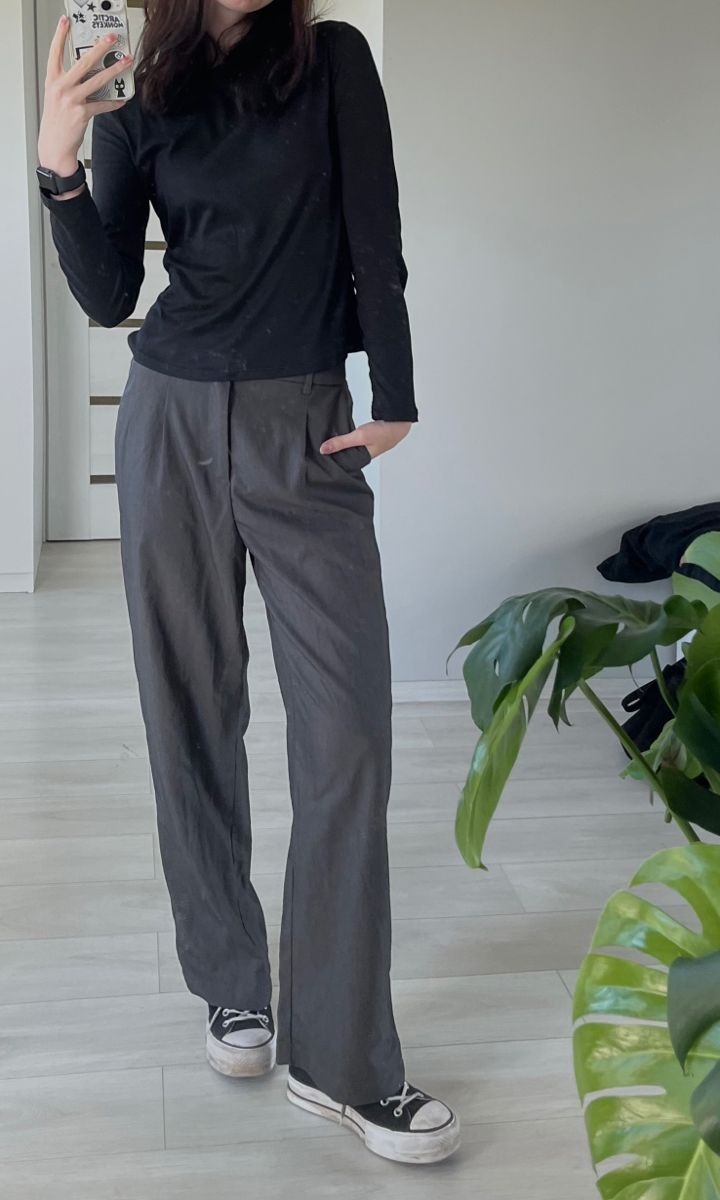 Converse Chucks Outfit Women, Black Converse Work Outfit, Black Low Converse Outfits, Converse Grey Outfit, Converse Outfit Low Top, Chuck Outfits Women, Black Chucks Outfit, Converse Chuck Outfit, Chuck Taylor Aesthetic