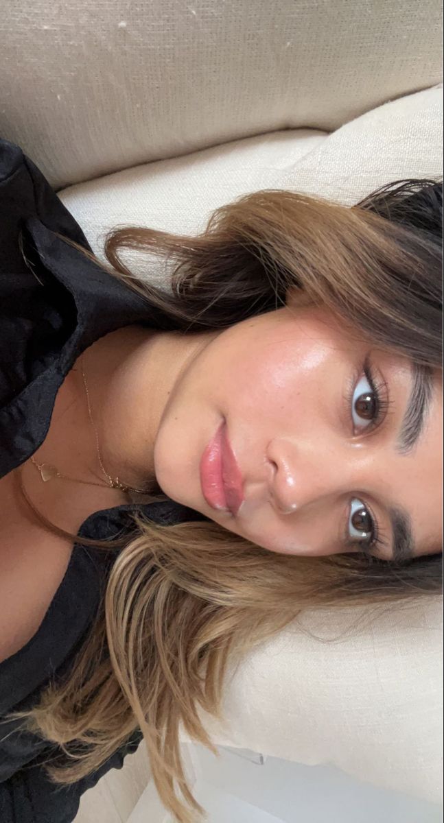 Dewey Makeup Look, Dewey Makeup, Dewy Makeup Look, Tanned Makeup, Selfie Inspo, Dewy Makeup, Soft Glam Makeup, Soft Glam, Dewy Skin