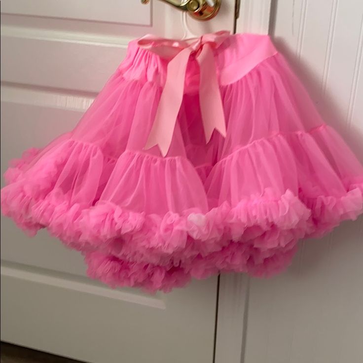 Beautiful Ruffled Skirt New Never Worn Tulle Skirt Kids, Fur Costume, Pink Tutu Skirt, Hot Pink Skirt, Ruffle Skirts, Pink Tulle Skirt, Oopsy Daisy, Pink Tutu, Ruffled Skirt