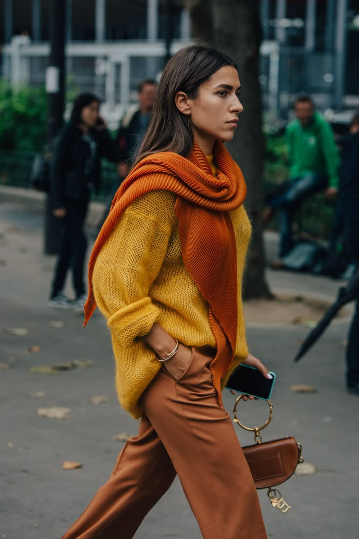 A dark orange, gold and a copper brown, these colors scream autumn!! Fashion Week Outfit, Style Casual Chic, Fashion Blogger Style, Brown Pants, Winter Trends, Yellow Sweater, Blogger Style, 가을 패션, Colourful Outfits