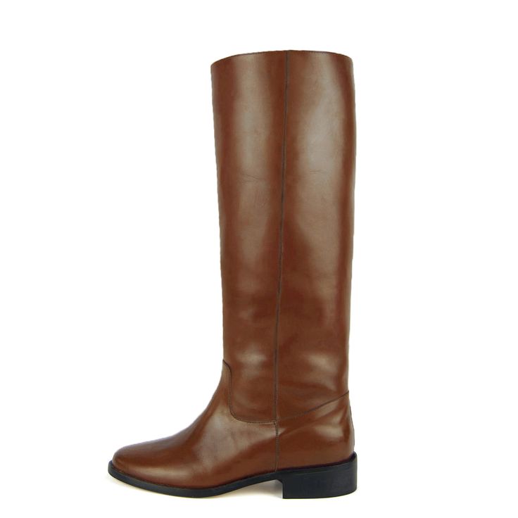 Is there a more classical pair of boots than riding boots? We know they will look very classy, no matter if you want to wear them with a pair of jeans and a t-shirt or a floral ruffle dress. The straight shape of the shaft and the 2,5 cm heel will give your legs a tapered look. Choose the calf circumference and height that best fit you, click the button above to get to know how to correctly measure your calf. Details: Fine brushed effect calfskin upper Leather lining, leather insole Leather sole Narrow Calf Boots, Floral Ruffle Dress, Wide Calf Boots, Wide Calf, Floral Ruffle, Flat Boots, Calf Boots, Soft Light, Ruffle Dress