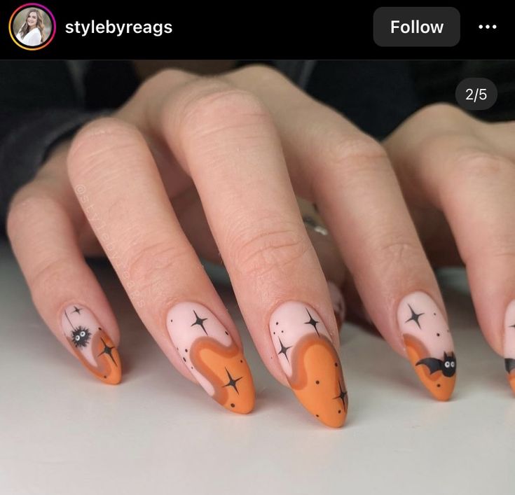 Retro Halloween Nail Art, Mail Designs For Short Nails Halloween, Cute Short Coffin Nail Designs, Halloween Abstract Nails, Halloween Nails Short Orange, Atum Nails Design, Fall Retro Nails, Fun Fall Nail Art, Short Almond Nails Orange