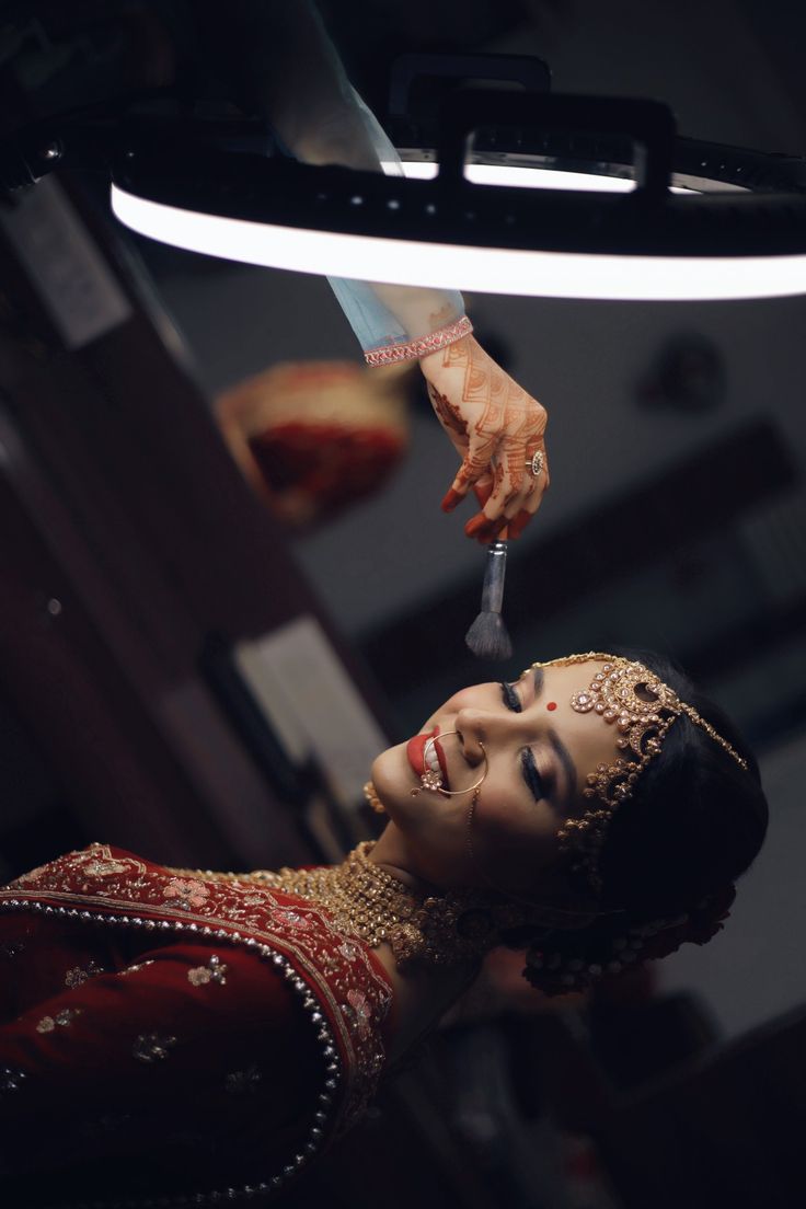 Bridal Mekup Photoshoot, Mecup Ideas Photo, Bride Makeup Poses Photography, Bridal Makeup Shoot Ideas Photoshoot, Bride Mekup Shoot, Palar Shoot Photo, Bride Makeup Shoot Ideas Photoshoot, Bridal Makeup Shoot Poses, Makeup Shoot Poses