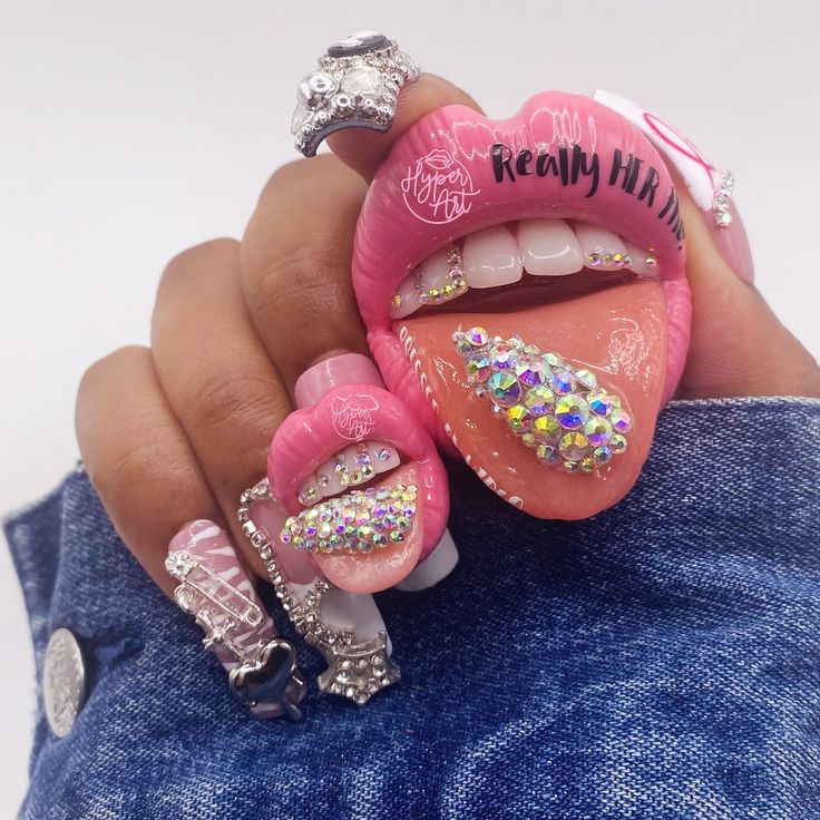 💥🚨 WORLD EXCLUSIVE NAIL CHARM ALERT 🚨💥 HYPER ART @hyperart.llc originally created the custom nail mouth pop socket just for me that accidentally went VIRAL, and it was a hit! With so many NAIL BADDIES recreating their own mouth nail art inspired by it, we knew we had to keep the momentum going😝😝😝 Now, we’re back with the FIRST-EVER handcrafted and sculpted Mouth Nail Charm, customized by HYPER ART 💅👅 Each charm is pre-etched for secure application and can be applied using clear UV gel re... Mouth Nail Art, Mouth Nails, Bling Phone Cases Diy, Pop Art Lips, Lips Nails, Nail Charm, Bling Phone Cases, Just For Me, Pop Socket