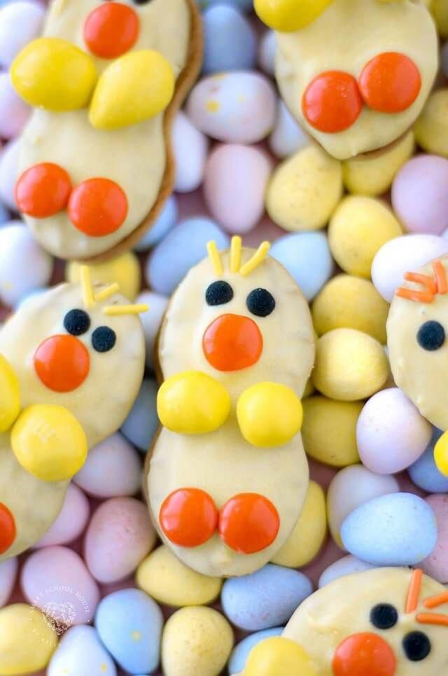 some kind of food that looks like chickens and chicks on top of jelly beans in the shape of eggs