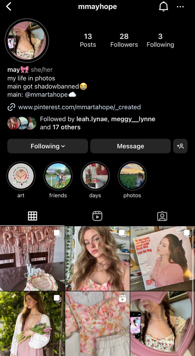 the instagram app is displayed with many different pictures and texting options on it