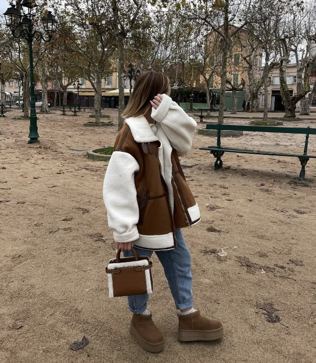 jacket inspo, winter jacket, fur jacket, leather jacket, oversized jacket, ugg boots, chestnut ugg boots, platform ugg boots, winter outfit inspo, casual outfit inspo Brown Uggs Outfit, Ugg Fits, Uggs With Skirt, Uggs Outfit Winter, Casual Dinner Outfit Summer, Uggs Tasman, Platform Outfit, Amsterdam Outfit, Ugg Platform