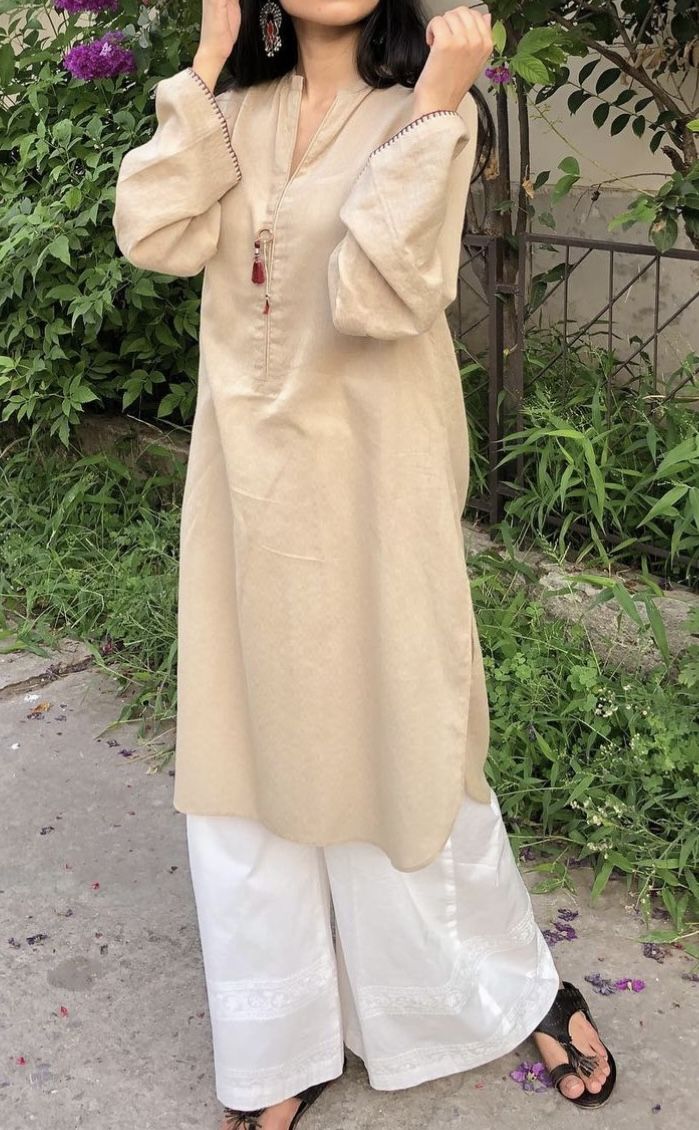 Simple Kurti Design, Making Movies, Simple Dress Casual, Stylish Kurtis Design, Modest Casual Outfits, Pakistani Clothes, Simple Kurta Designs, Pakistani Fashion Casual, Desi Fashion Casual