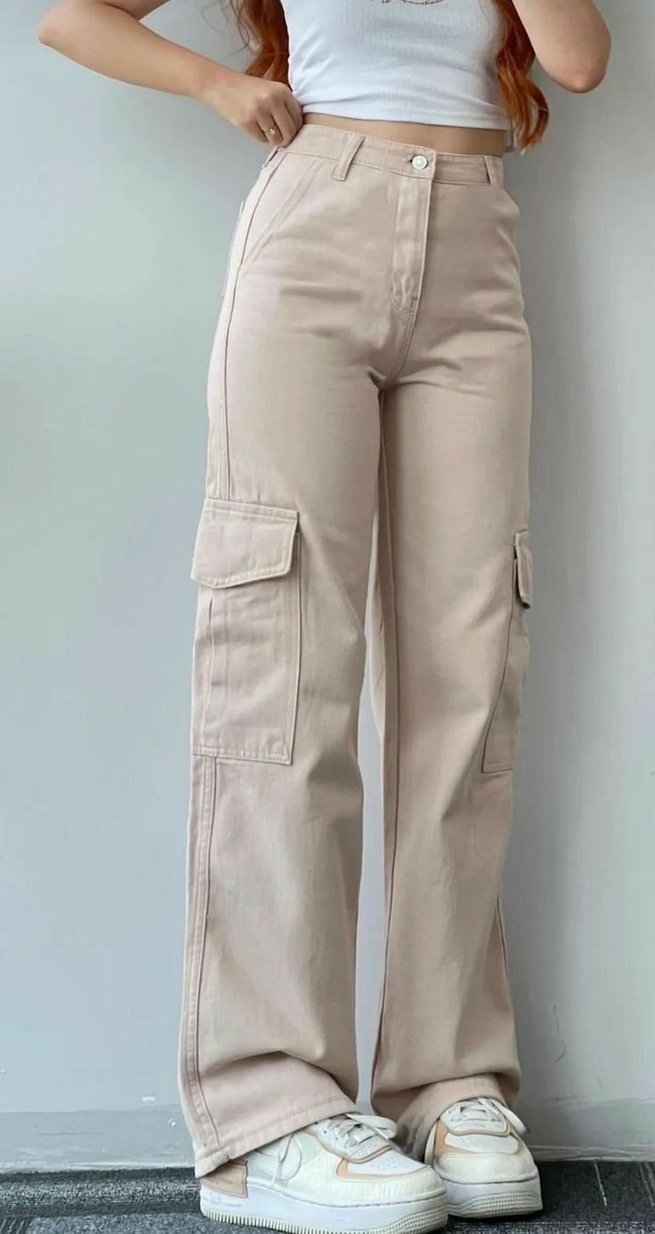 Celana Kargo, Celana Fashion, Beige Jeans, Jeans Outfit Women, Casual College Outfits, Cargo Pants Outfit, Korean Casual Outfits, Trendy Outfits For Teens, Casual Day Outfits