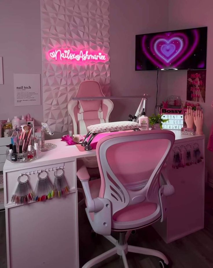 One Person Nail Salon Ideas, Nail Tech Room Decor Ideas, Nail Room Ideas Home Small Luxury, Nail Tech Wall Art, Nail Tech Set Up Ideas, Nail Tech Station At Home Decor, Pink Nail Tech Aesthetic, Nail Salon Room Ideas, Vision Board Nail Tech