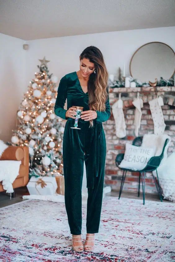 29+ Dazzling Holiday Party Outfits That Will Make You Shine Classy Party Outfit, Holiday Party Looks, Holiday Jumpsuit, Holiday Outfits Summer, Trendy Christmas Outfits, Holiday Outfits Christmas, Holiday Party Fashion, Party Outfits For Women, Eve Outfit