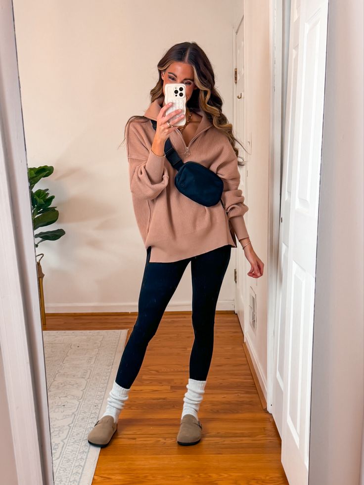 Clog And Socks Outfit, Fall Socks Outfit, Birkenstocks With Leggings Outfit, Boston Birkenstock With Leggings, Leggings And Boston Clogs, Birkenstock Sherpa Clogs Outfit, Clog Outfits Winter, Boston Clog Fall Outfit, Birkenstock Clog With Socks