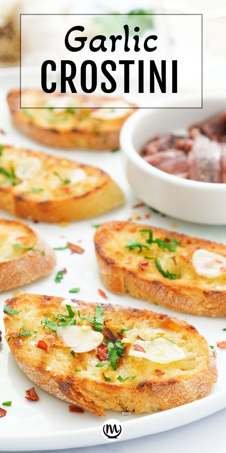 Garlic crostini on a white background. Crustini Appetizers Garlic, Crostini Bread, Garlic Crostini, Light Foods, Crostini Appetizers, Crostini Recipes, Inexpensive Meals, Baked Cheese, Cheap Dinner Recipes