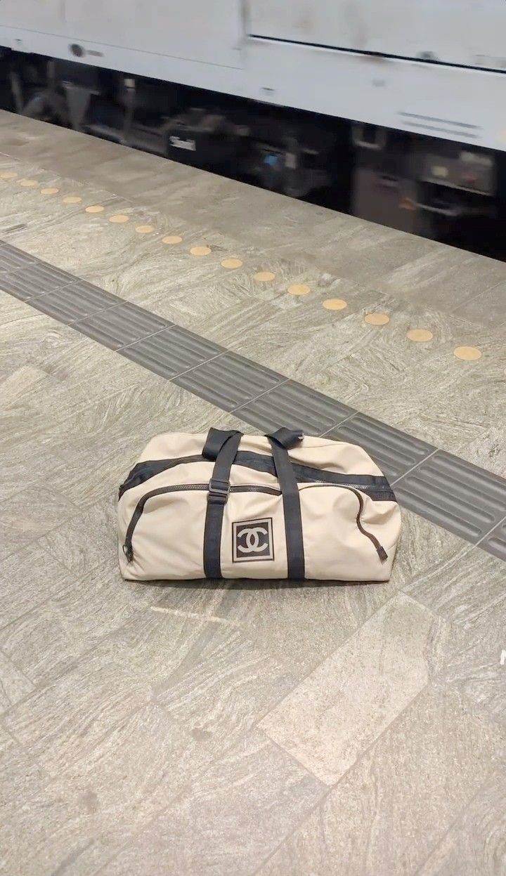 Tas Channel, Duffel Bag Aesthetic, Duffle Bag Aesthetic, Chanel Aesthetic, Tennis Aesthetic, Aesthetic Bags, Bag Aesthetic, Girly Bags, Old Money Style