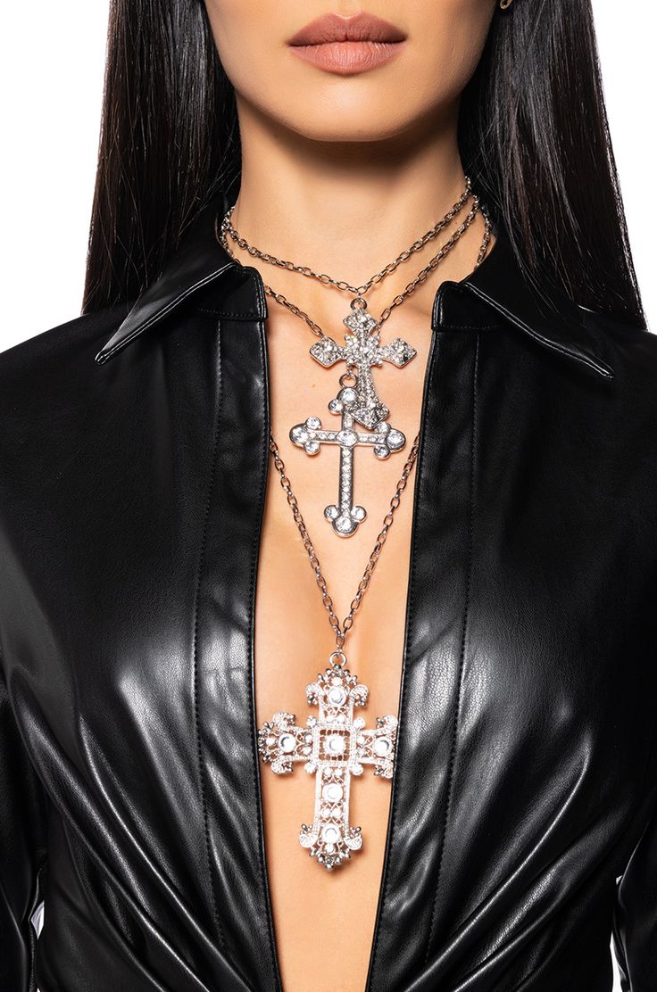 CROSS MY HEART NECKLACE SET IN SILVER Silver Metal Cross Necklace Choker, Cute Chokers, Layered Cross Necklace, Big Cross, Cross Choker, Gothic Crosses, Choker Style, Silver Cross, Jewelry Bags