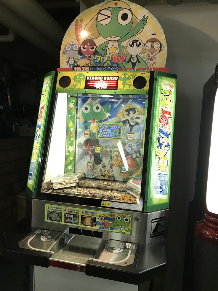 an old fashioned video game machine sitting on top of a table