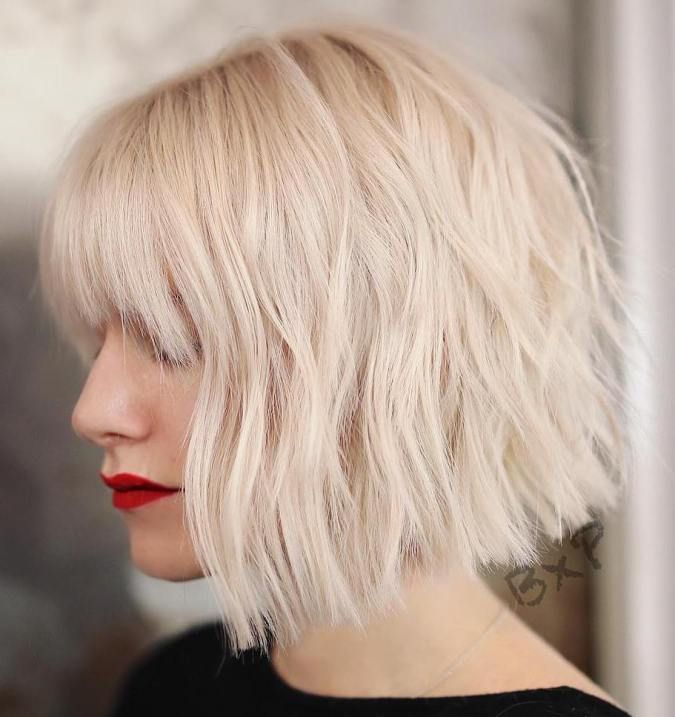 Ash Blonde Chopped Bob Blond Cenușiu, Bob Lung, Choppy Bob Haircuts, Textured Haircut, Choppy Bob Hairstyles, Choppy Bob, Classic Hairstyles, Bob With Bangs, Wavy Bobs