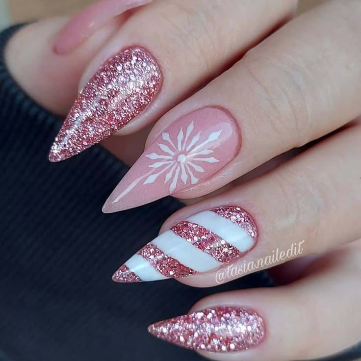 Nail Designs With Glitter, Snowflake Nail Design, Stunning Nails, Winter Nails Acrylic, Cute Christmas Nails, Nagel Tips, Christmas Gel Nails, Inspired Nails, Winter Inspired