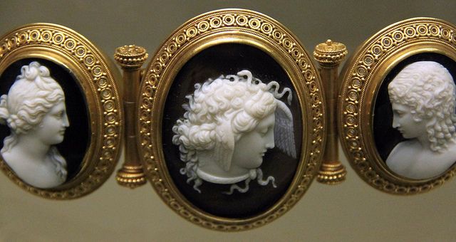 British Museum- Cameo bracelet Cameo Bracelet, Cameo Jewelry, Vintage Cameo, Cameo Brooch, Victorian Jewelry, Vintage Jewels, British Museum, Stone Carving, Sake