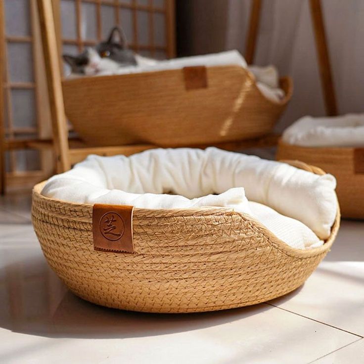 Looking to upgrade your pup's nap time? Check out these cozy dog bed ideas that will have your furry friend snoozing in comfort and style. From plush cushions to stylish designs, find the perfect dog bed for your furry companion. Give your dog the gift of a good night's sleep with these top picks! Wicker Cat Bed, Psy Chihuahua, Luxury Pet Beds, Cat Basket, Sweet Cat, Dog Sofa Bed, Sofa Handmade, Modern Cat, Luxury Pet