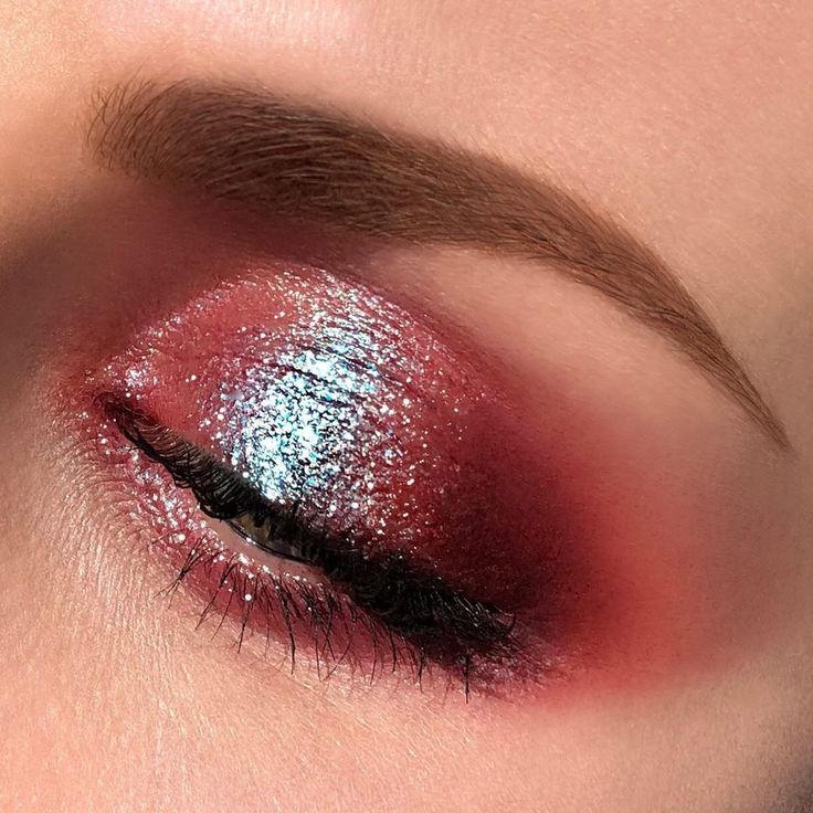 715 Likes, 9 Comments - Rituel de Fille (@ritueldefille) on Instagram: “LOW STOCK // We were thrilled to share our first-ever Moon Drop as an entirely new color, and we…” Red Silver Eyeshadow, Whimsygoth Makeup, Saturns Return, Dark Red Eye Makeup, Creative Christmas Makeup Ideas, Red Eye Look, Dark Red Eyeshadow, Makeup Inspo Creative, Iridescent Eyeshadow