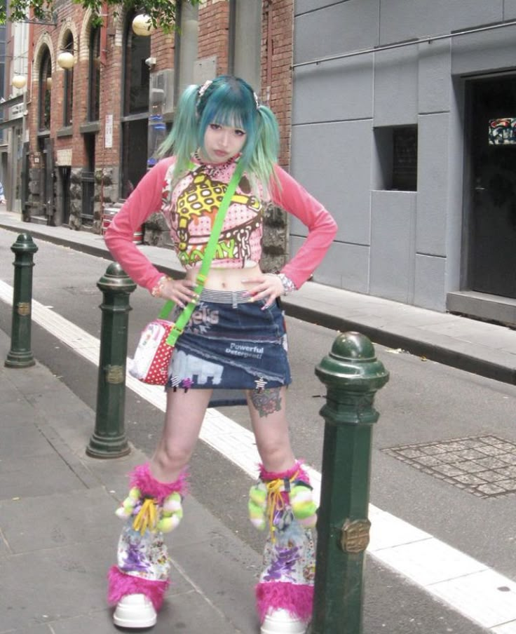 Decora Fashion Outfits, Decora Harajuku, Japanese Fashion Trends, Gemini Hair, Harajuku Decora, 2000s Japanese Fashion, Harajuku Girls, Harajuku Outfits, Gyaru Fashion