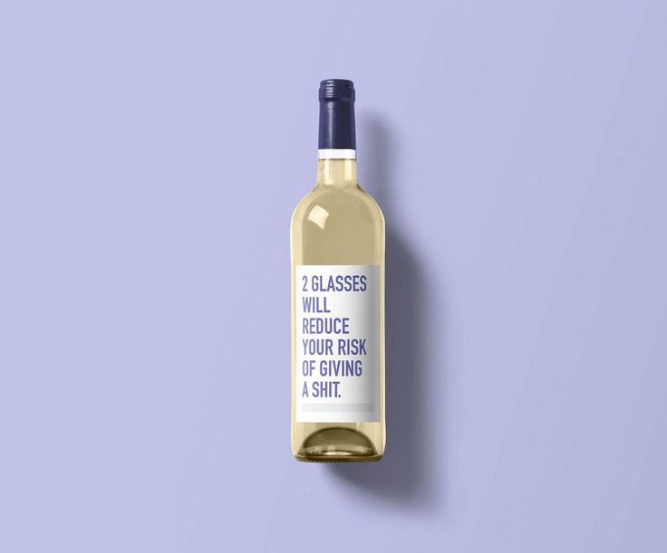 a bottle of wine with a label on the side that says, 2 flosses will reduce your risk by giving it a smile