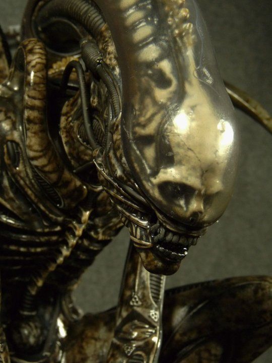 an alien figurine is shown in this image